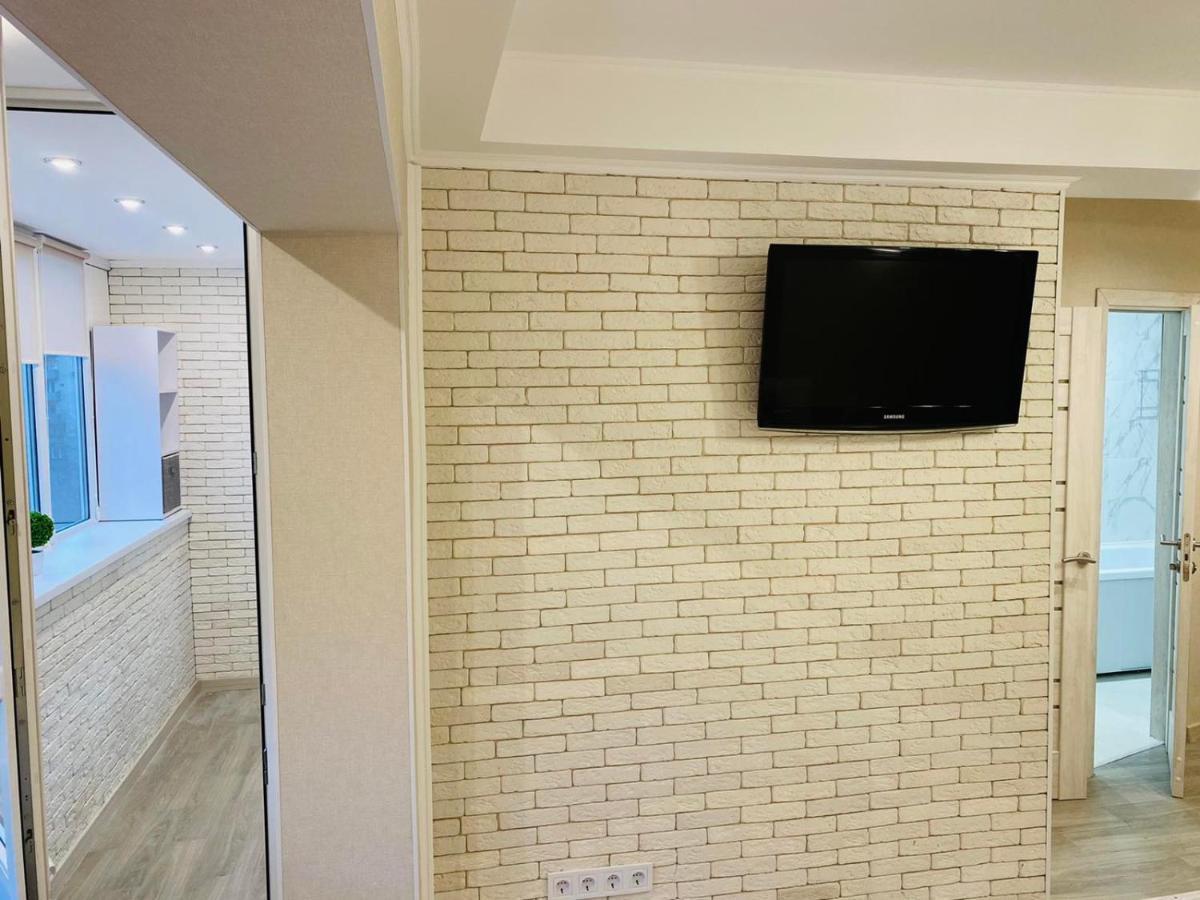 по адресу дружбы народов 8а Apartment Kyiv